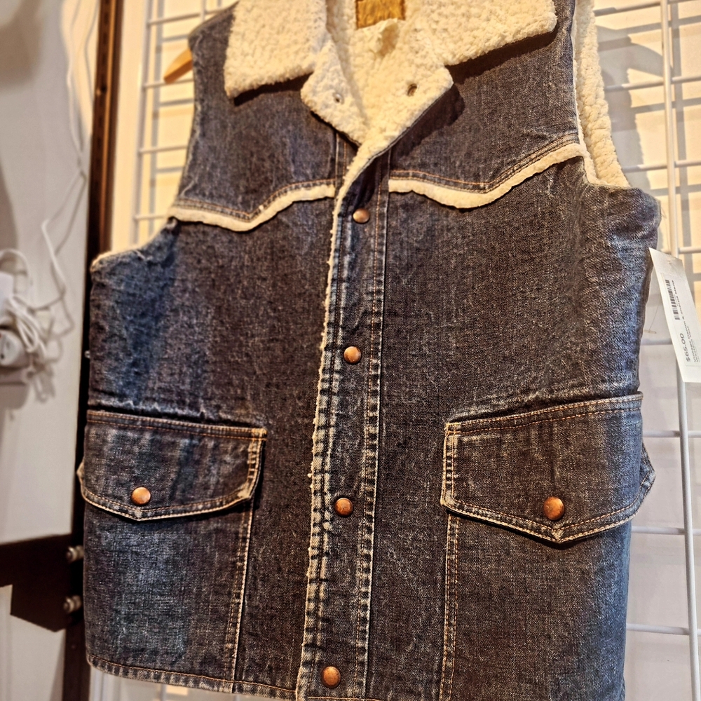 Mens Vintage Denim Vest with Sherpa Lining - Picture 2 of 5